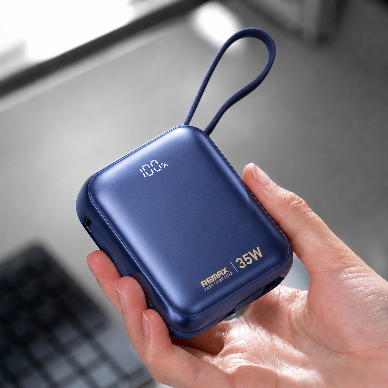 Павербанк 10000 мАч Remax AS-181-35 – 35 Вт, PD+QC, USB-C, кабели USB-C + Lightning, дисплей, синий